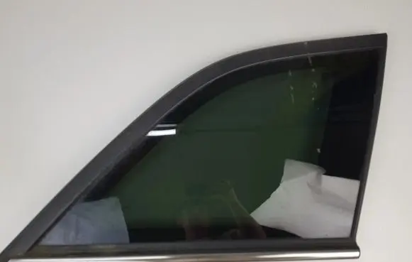 Chrysler Pacifica Rear side window