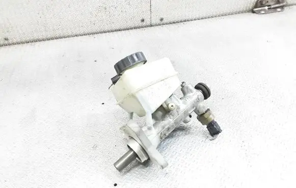Mercedes-Benz C W203 Master brake cylinder A2034300002