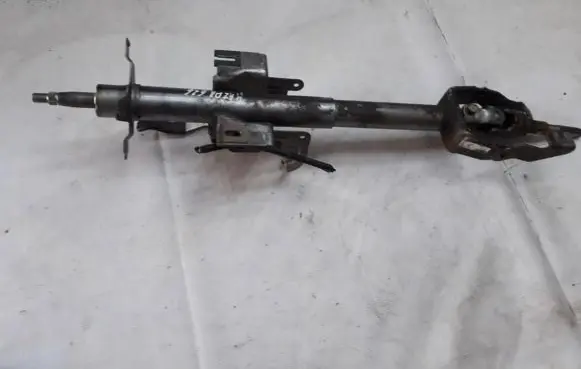 Mazda 626 Steering wheel axle