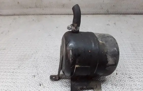 Vacuum air tank