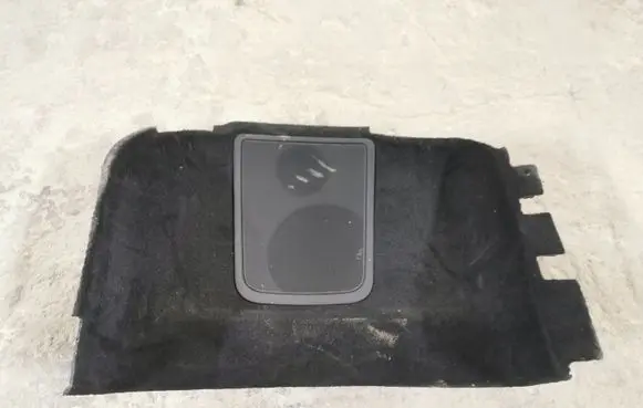 Trunk/boot side trim panel