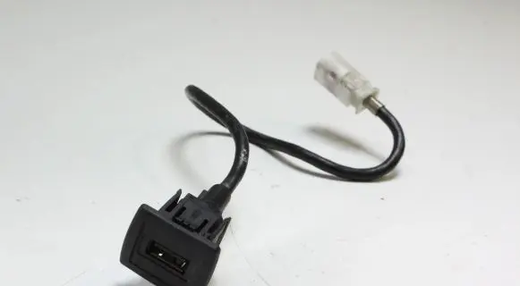 Mercedes-Benz C W204 AUX in-socket connector 