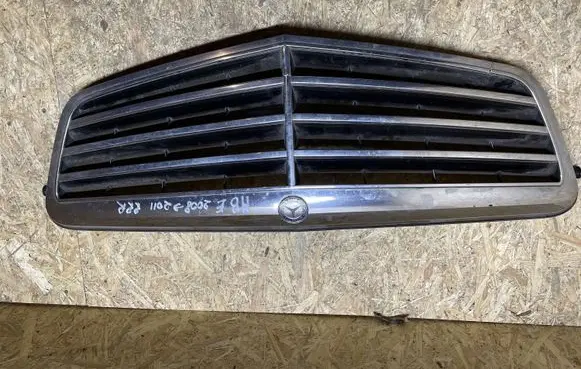 Mercedes-Benz E A207 Front bumper upper radiator grill