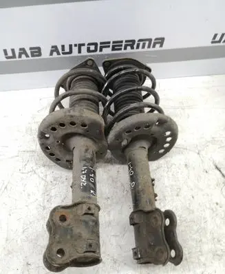 Hyundai i40 Front shock absorber/damper 546513Z230 546613Z130