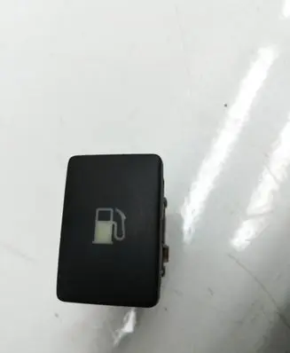 Toyota Avensis T270 Fuel tank opening switch 15C252