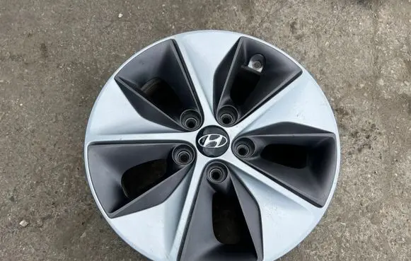 R16 alloy rim