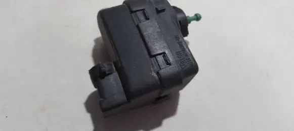 Headlight level adjustment motor
