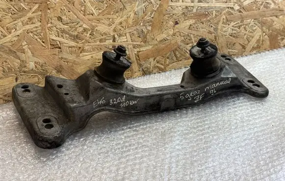 BMW 3 E46 Gearbox mounting bracket 6760297 6760291 676029701