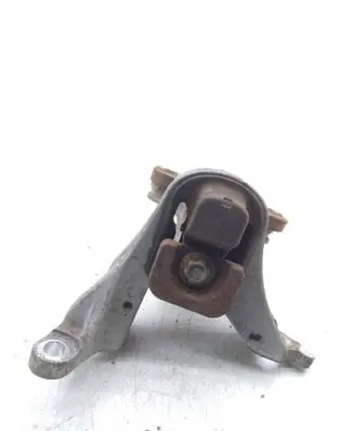 Honda CR-V Engine mount bracket