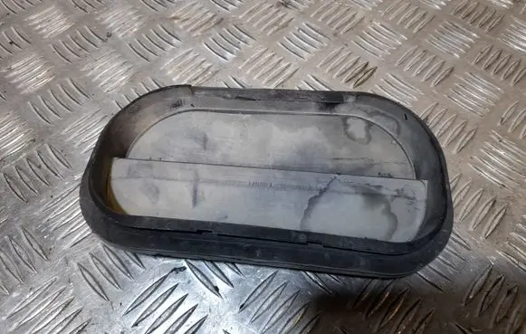 Audi A3 S3 8V Quarter panel pressure vent 6R0819465A