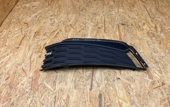 Skoda Scala Front bumper lower grill 658807367