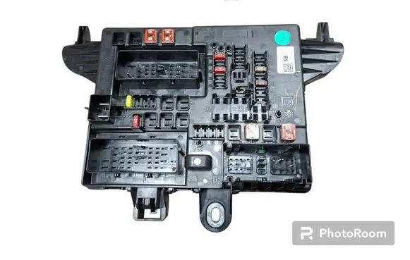 Opel Insignia A Fuse module 13277318