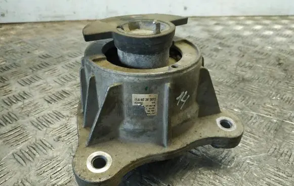 Mercedes-Benz Vito Viano W447 Engine mount bracket A4472410013