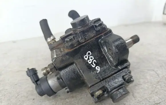 Opel Astra H Fuel injection high pressure pump 