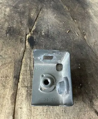 Renault Master III Fender mounting bracket 625260009R