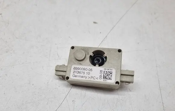 BMW X3 E83 Aerial antenna amplifier 6990090