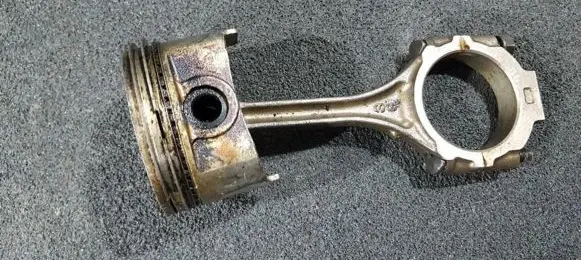 Mitsubishi Galant Piston with connecting rod