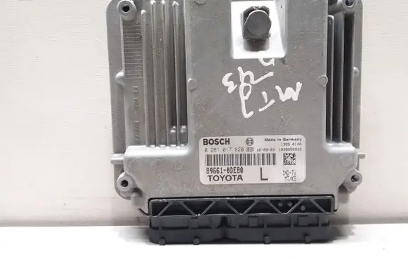 Toyota Yaris Engine control unit/module 0281017820 896610DE80