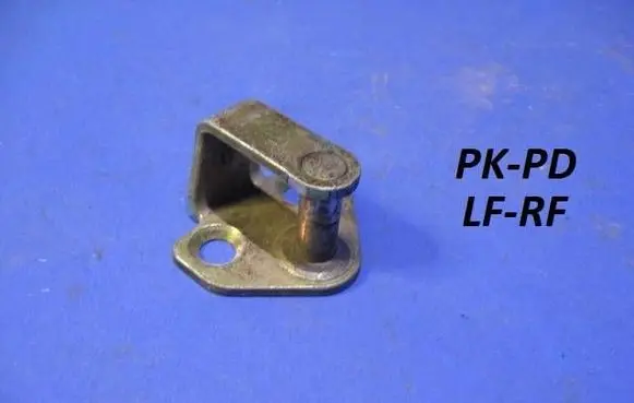 Mercedes-Benz Vito Viano W638 Front door lock loop/hook striker A4861