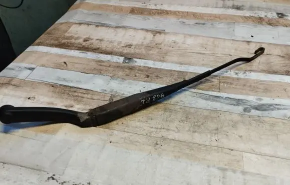 Hyundai Elantra Front wiper blade arm