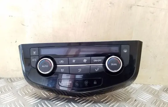 Nissan X-Trail T32 Climate control unit 275004EA0A