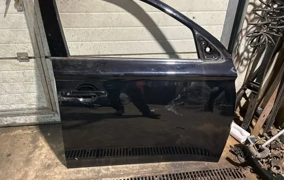 Mitsubishi Outlander Front door