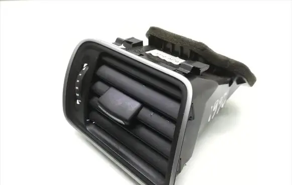 Volkswagen PASSAT B7 Dashboard side air vent grill/cover trim
