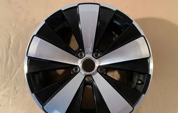 Volkswagen New Beetle R18 alloy rim 5C0601025AK