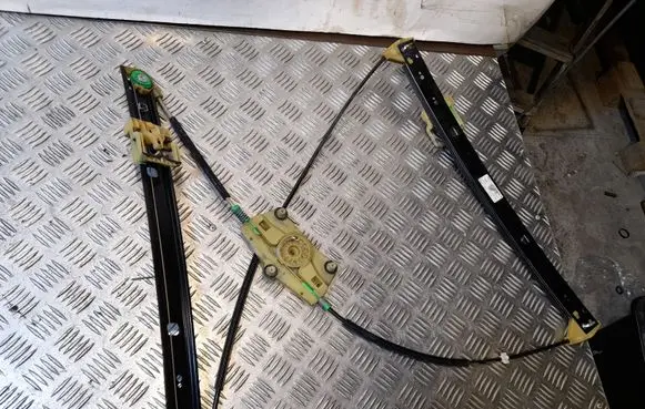 Audi Q7 4L Front window lifting mechanism without motor 4L0837461A
