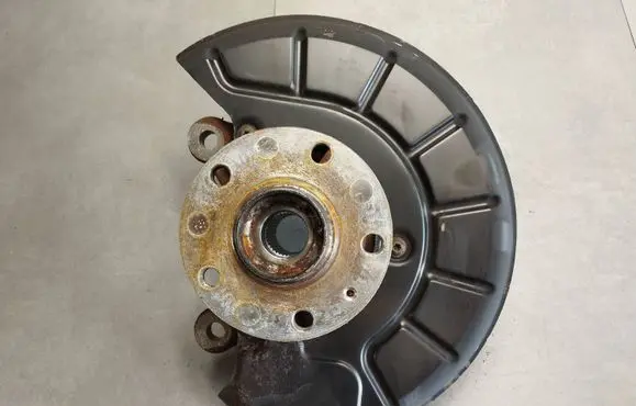 Volkswagen Golf V Front wheel hub spindle knuckle