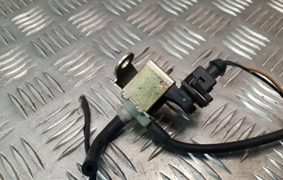 Mercedes-Benz Vito Viano W638 Vacuum valve 133297U