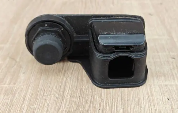 BMW 4 G22 G23 G24 G26 Tailgate check strap stopper 7441962