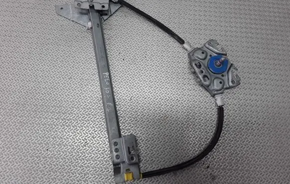 Rear door manual window regulator
