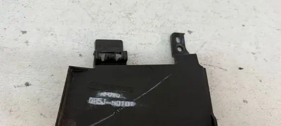 Front bumper mounting bracket
