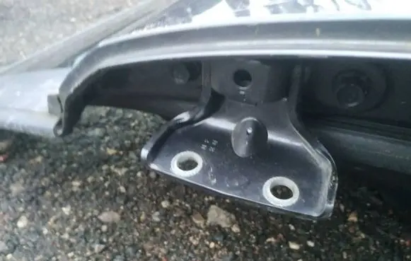 KIA Sportage Rear door lower hinge