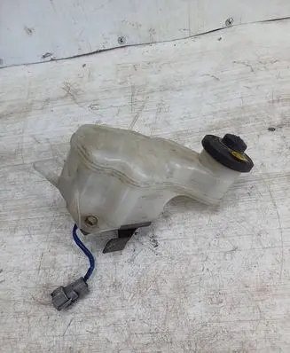 Brake fluid reservoir