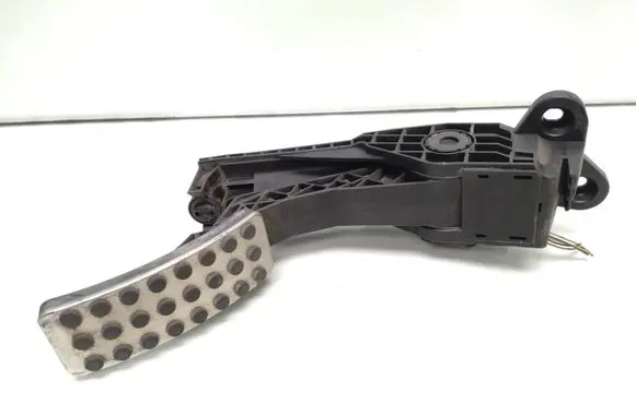 Mercedes-Benz ML W164 Accelerator throttle pedal A1643000104