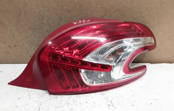 Peugeot 208 Rear/tail lights 9672628380