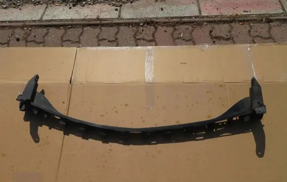 Mercedes-Benz CLS C218 X218 Front bumper mounting bracket A2188852365