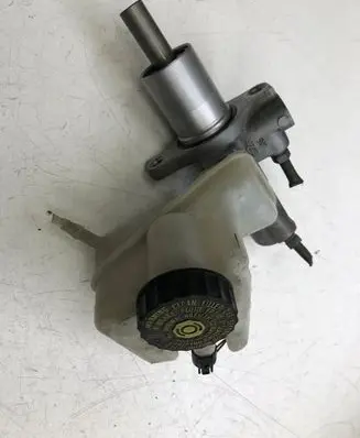 Master brake cylinder
