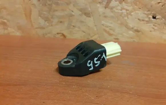 Toyota Prius (XW30) Airbag deployment crash/impact sensor 8983175020 951