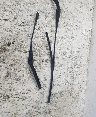 BMW 1 E81 E87 Front wiper blade arm