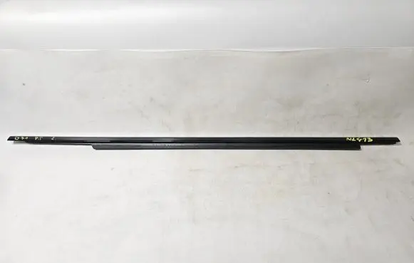 BMW 5 G30 G31 G38 Sliding door rubber seal 7404032