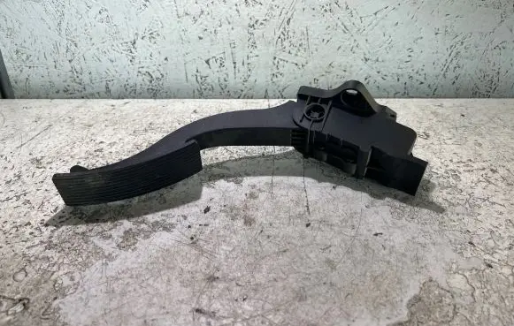 Mercedes-Benz A W176 Accelerator throttle pedal A2463001404 1404 0355