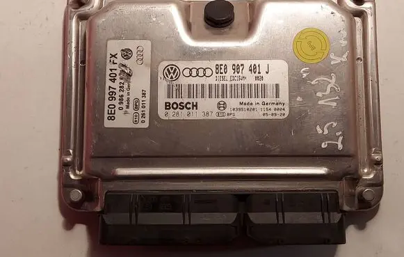 Audi A4 S4 B6 8E 8H Engine control unit/module 8E0907401M