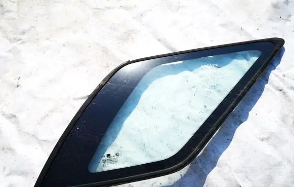 KIA Sorento Rear side window