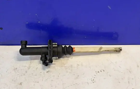 Master brake cylinder