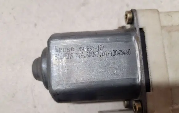 Peugeot 307 Front door window regulator motor 9649911480 996387101