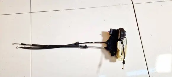Hyundai Santa Fe Rear door lock 614202b000 61420-2b000