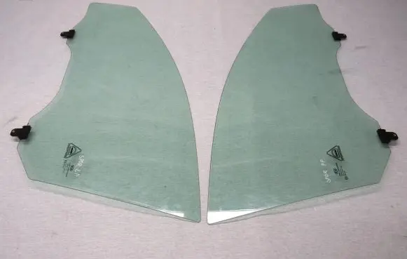 KIA Sportage Front door window glass four-door